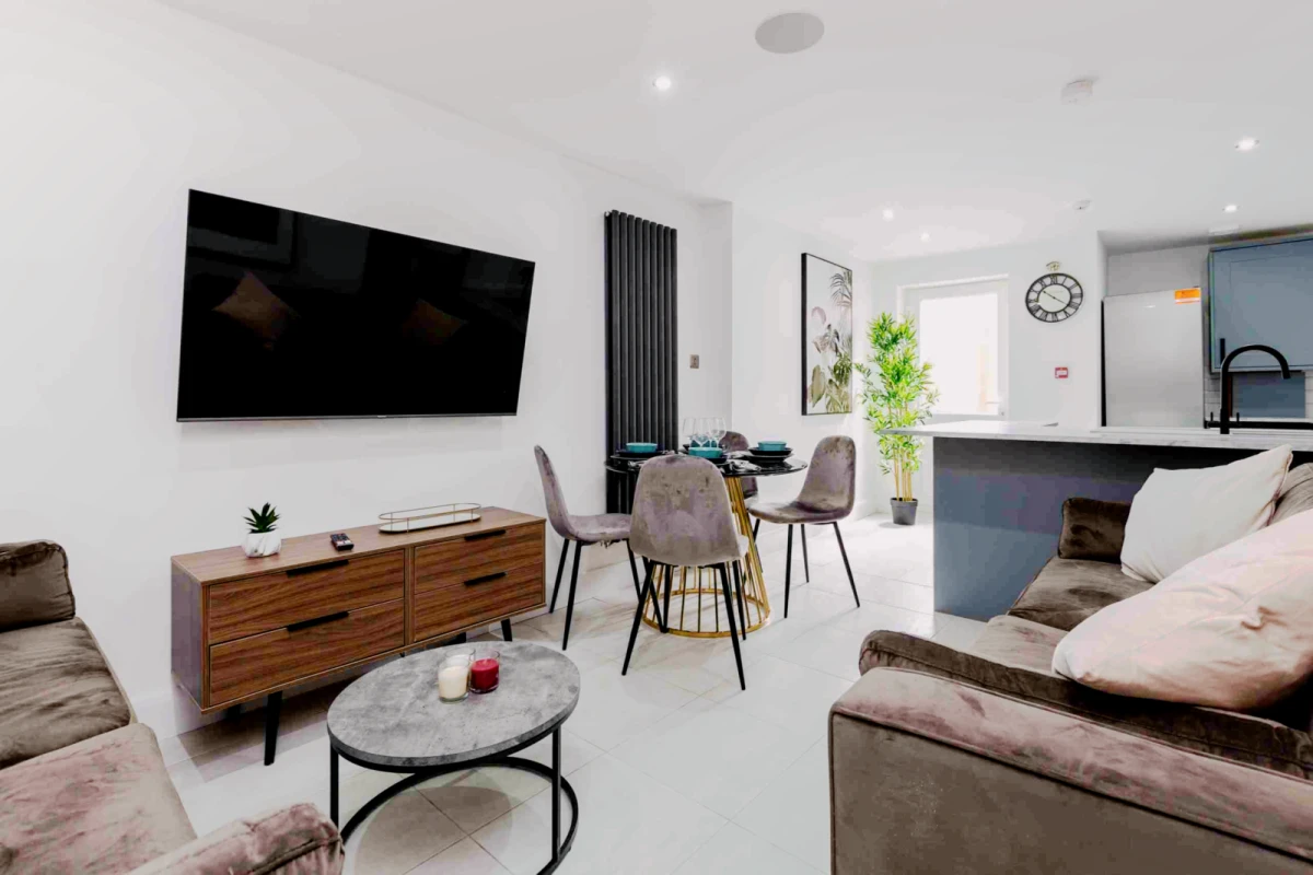 119 Strathcona Avenue, L15 0