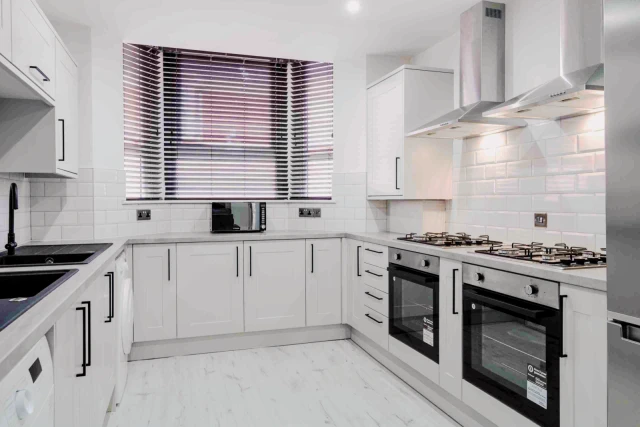 103 Adelaide road, L7 3
