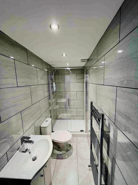 70 Thornycroft, L15 2