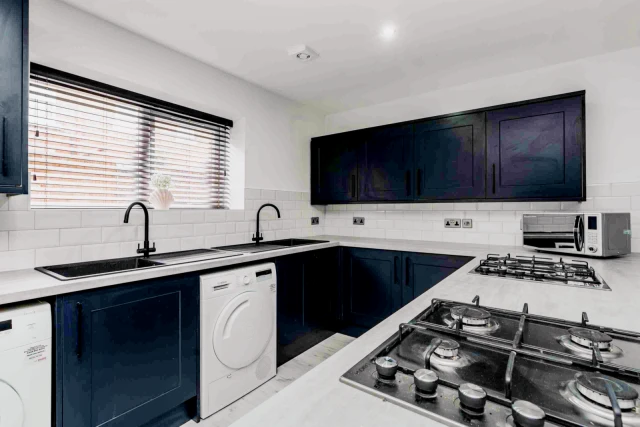 30 Egerton Road, l15 3