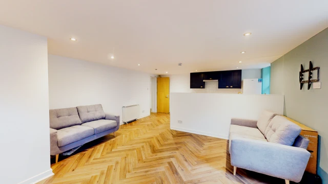 Flat 2, Hyde Terrace, LS2 9LN 1
