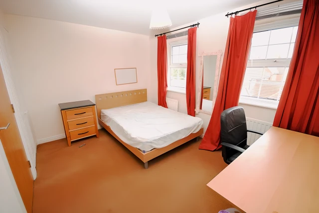 Goldfinch Close, LE11 3HG 4