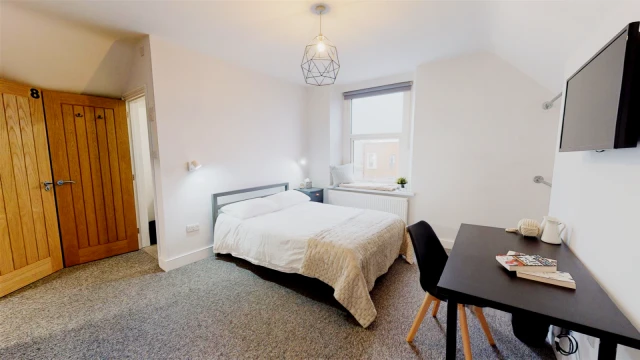 Fishponds Road, BS5 6SE 2
