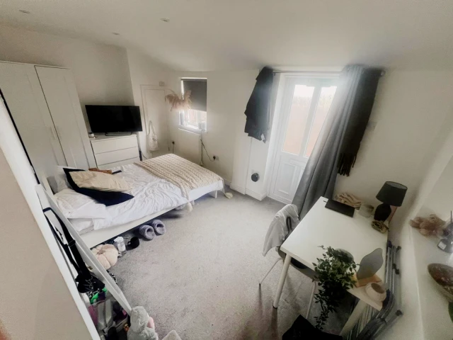 Ferndale Road, BS7 0RP 3
