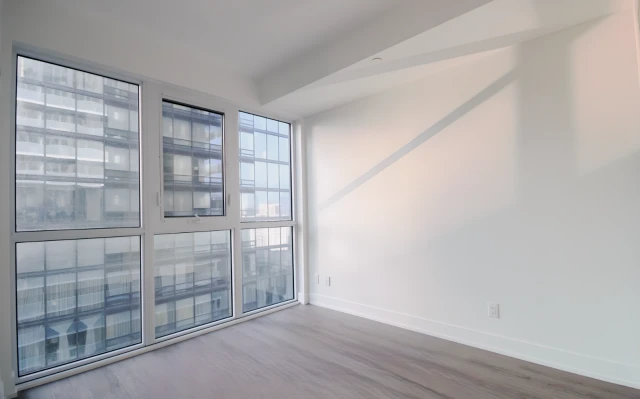 1813 - 7 Grenville St 3