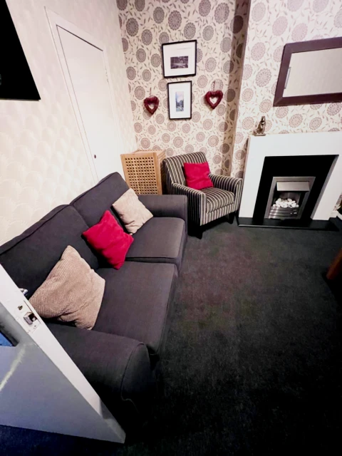 Canongate, EH8 8DQ 2