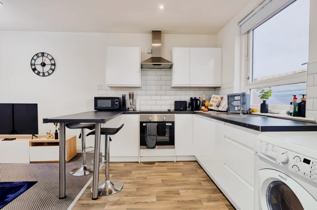 Blenheim Terrace, LS2 9HN 2