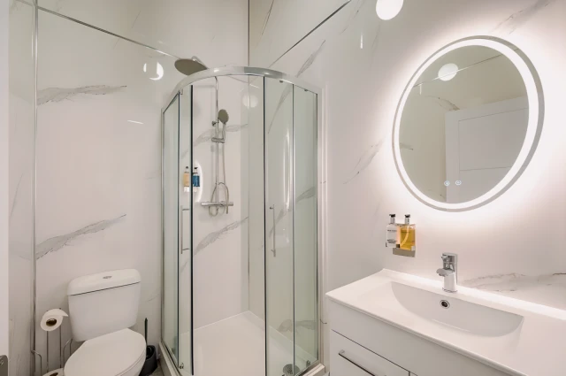 flat b, 708 High Road, London N12 9QL, UK, N12 9QL 1