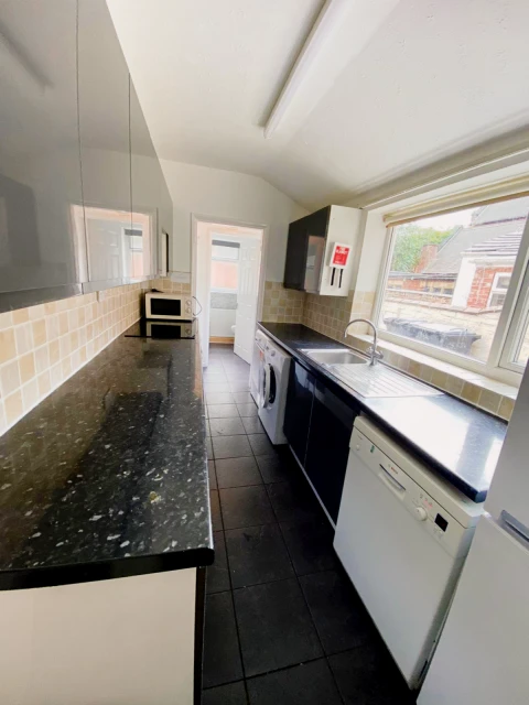 Charles Street West, LN1 1QP 2