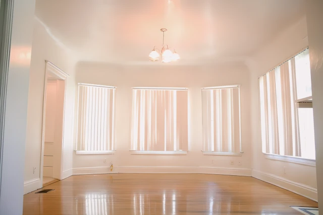 2640 Menlo Ave.  3