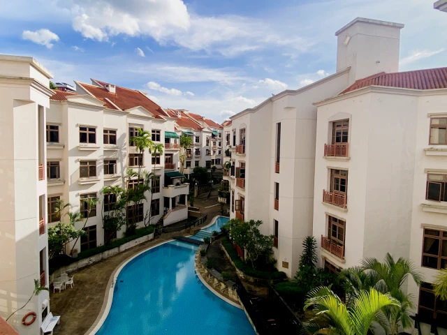 High Oak Condominium 4