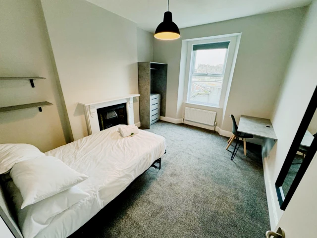 Room 5, Queens Road, BS8 1QP 4