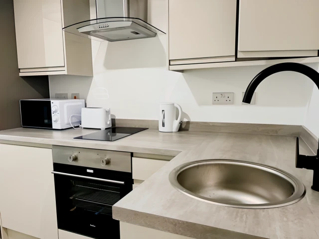 Flat 5, Market Street, NG1 6HY 4