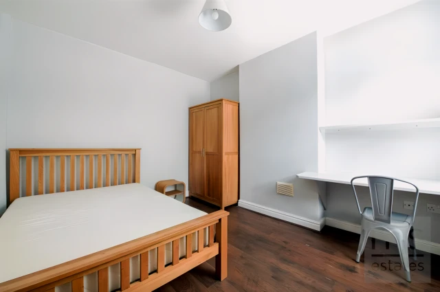 Room 4, Kimbolton Avenue, NG7 1PT 4