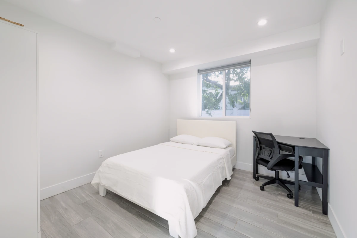 1648 1/2 W 35th PL 0