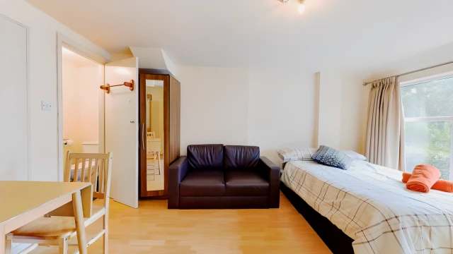 Chatsworth Road 24264# 4