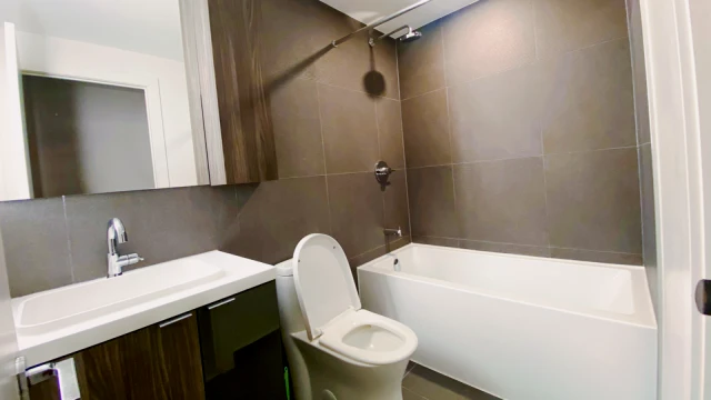 Liwinco - Wellesley Street West (11 Wellesley St W) - Toronto student accommodation - Den Room in 3 Bedrooms