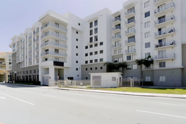 Pearl Dadeland 3