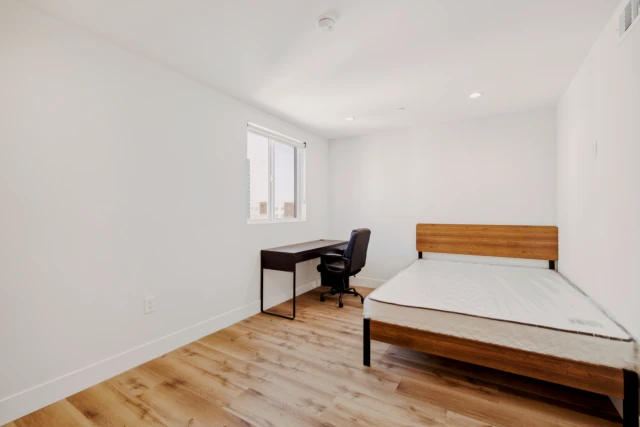 1332 W 35th Pl 3