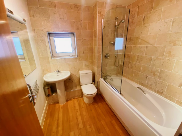 Flat 46 , Washington Wharf, B1 1NN 3