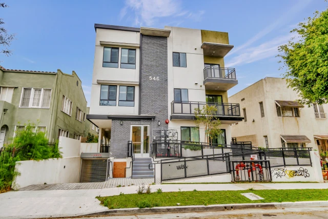546 N Harvard Blvd 2