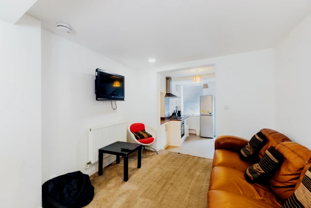 Room 1 , Meadow Lane, LE11 1JY 4