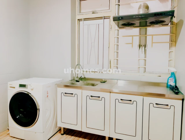 Sai Ying Pun | 33 Pok Fu Lam Road Apartment | Males only 2