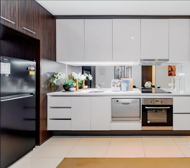 639 Lonsdale Street 1