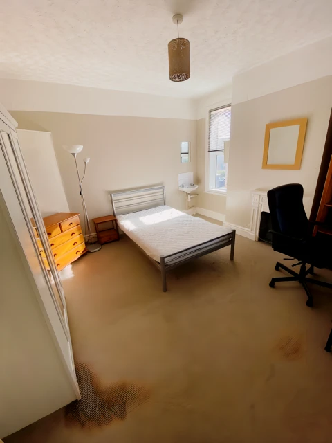 Room 1, Burleigh Road, LE11 3BA 4