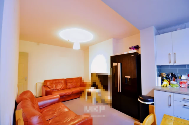 Entire Place·5B2B···144 Lodgehill Road B29 6NG