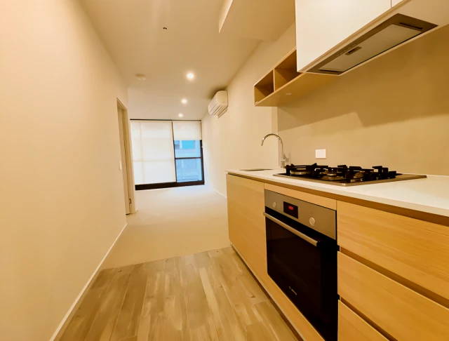 8 Bond Street 2