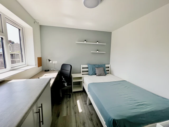 104 De Montfort Way - Coventry student accommodation - room 6