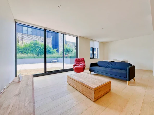 6 Elger St
