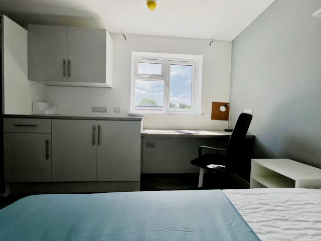 104 De Montfort Way 1
