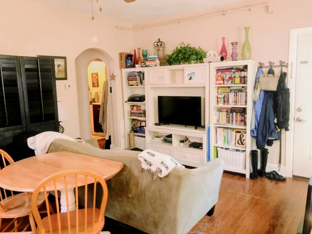 Benton Place, APT 2, 1 BEDROOM 1 BATH apartment on Music Row in Nashville. 2
