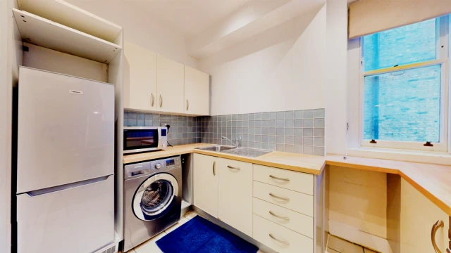 Nevern Square, Earls Court 4