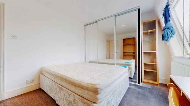 Nevern Square, Earls Court 3
