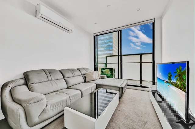 1 Elland Avenue 2
