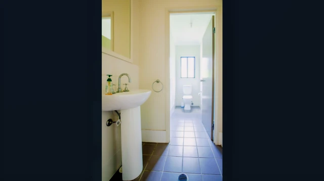 85 Munro St 1