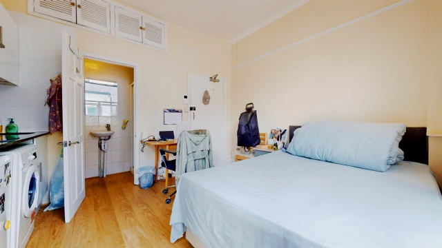 Cheniston Gardens, Kensington 4