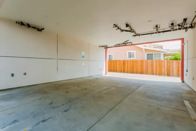 Fedora Villas (1210 Fedora St) 3