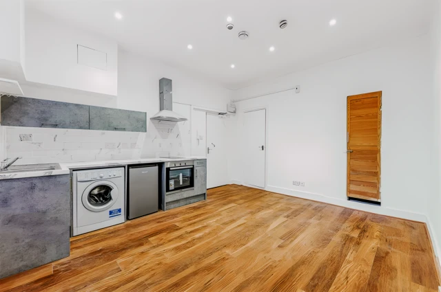 West Cromwell Road 26937# 4