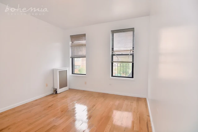 65 Nagle Ave 2
