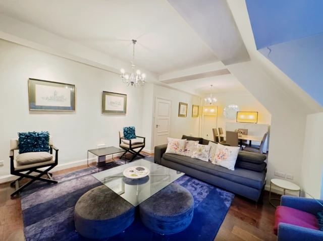 LH-Knightsbridge Court