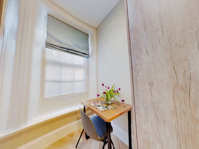 LH-31 Draycott Ave