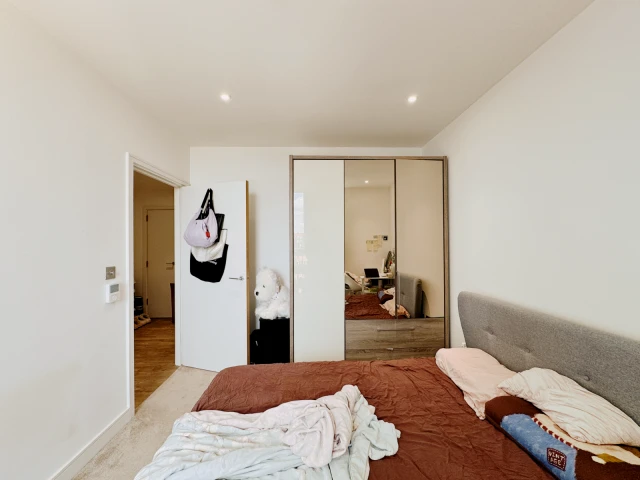 FH-Nine Elms Point 1