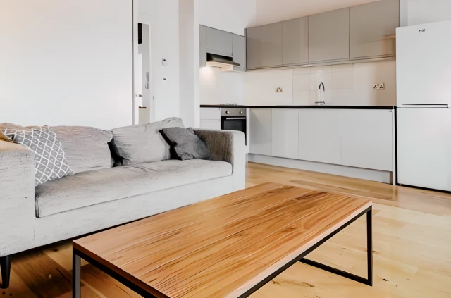 LH-Battersea Bridge Road 1