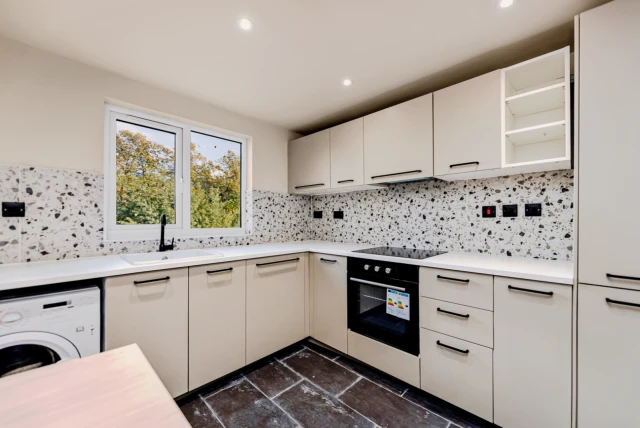 Consort Road Accommodation - alojamiento para estudiantes en Londres - Radiant Studio Nook with Full Kitchen