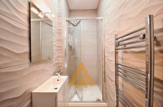 Entire Place·5B1.5B···74 Raddlebarn Road Birmingham B29 6HJ 1