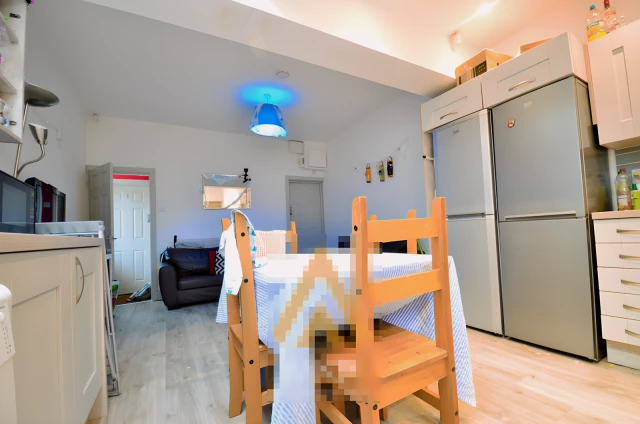 Entire Place·6B2B···18 Katie Road, Selly Oak 1